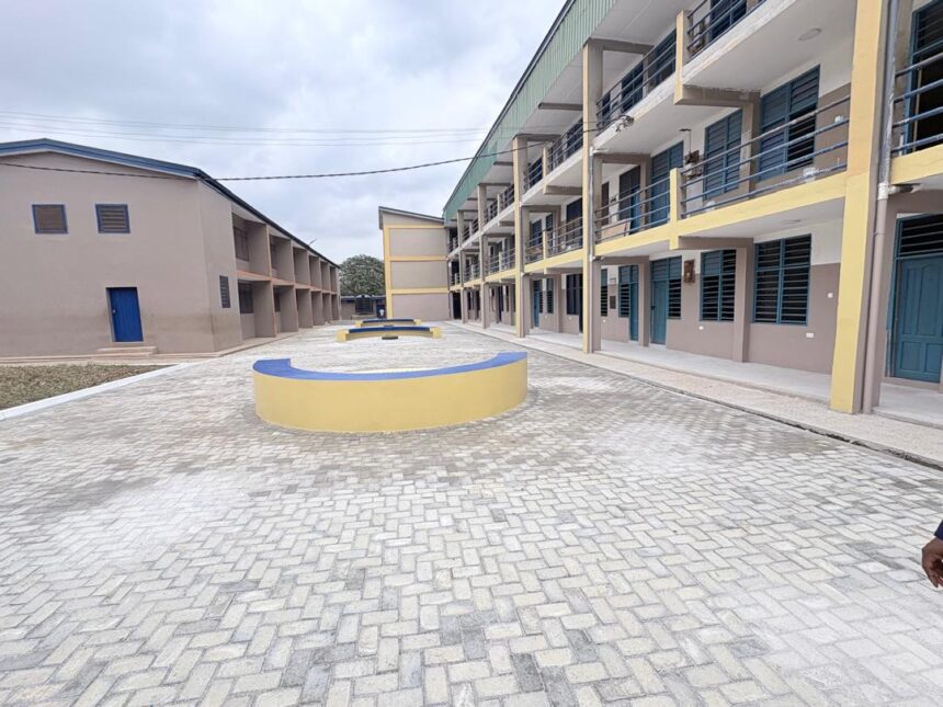 Akatakyie AZ, Opoku Ware School