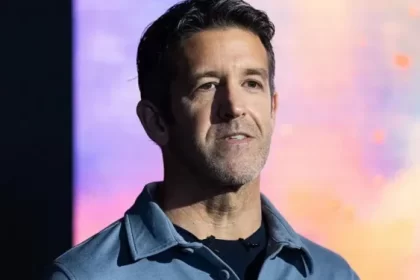 Apple, John Ternus, Tim Cook