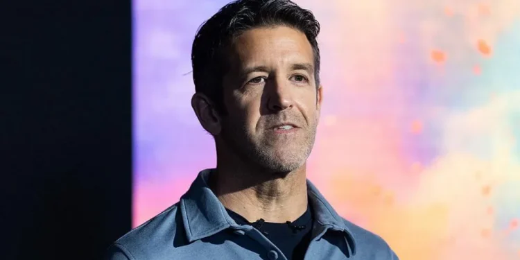 Apple, John Ternus, Tim Cook